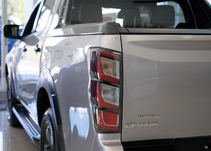 Used 1
                    ISUZU
                     for Sale Image