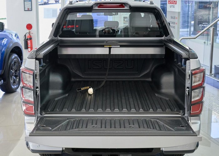 Used 1
                    ISUZU
                     for Sale Image