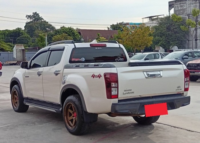 Used 10
                    ISUZU
                     for Sale Image